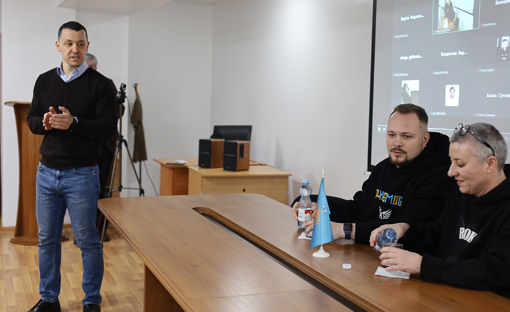 Ведучі ранкового шоу радіо ROKS  «Камтугеза» в КиМУ