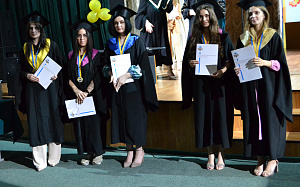 Урочистості з нагоди вручення дипломів випускникам Університету і Фахового коледжу КиМУ - фото №7
