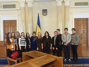 Екскурсійний візит студентів II курсу коледжу КиМУ до будинку уряду України - фото №2