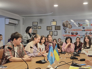 Круглий стіл: «Поезія – це завжди неповторність, якийсь безсмертний дотик до душі» - фото №35