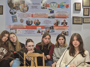 Круглий стіл: «Поезія – це завжди неповторність, якийсь безсмертний дотик до душі» - фото №12