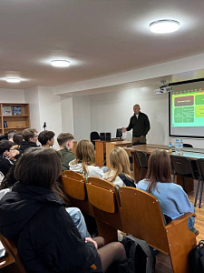 Зустріч студентів Університету та Фахового коледжу КиМУ із заступником гендиректора NovaPay Віталієм Шулеповим - фото №6