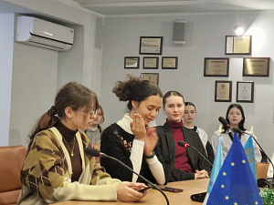 Літературні посиденьки «Творять не тільки письменники, а й читачі» - фото №10