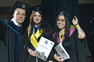 Урочистості з нагоди вручення дипломів випускникам Університету і Фахового коледжу КиМУ - фото №14