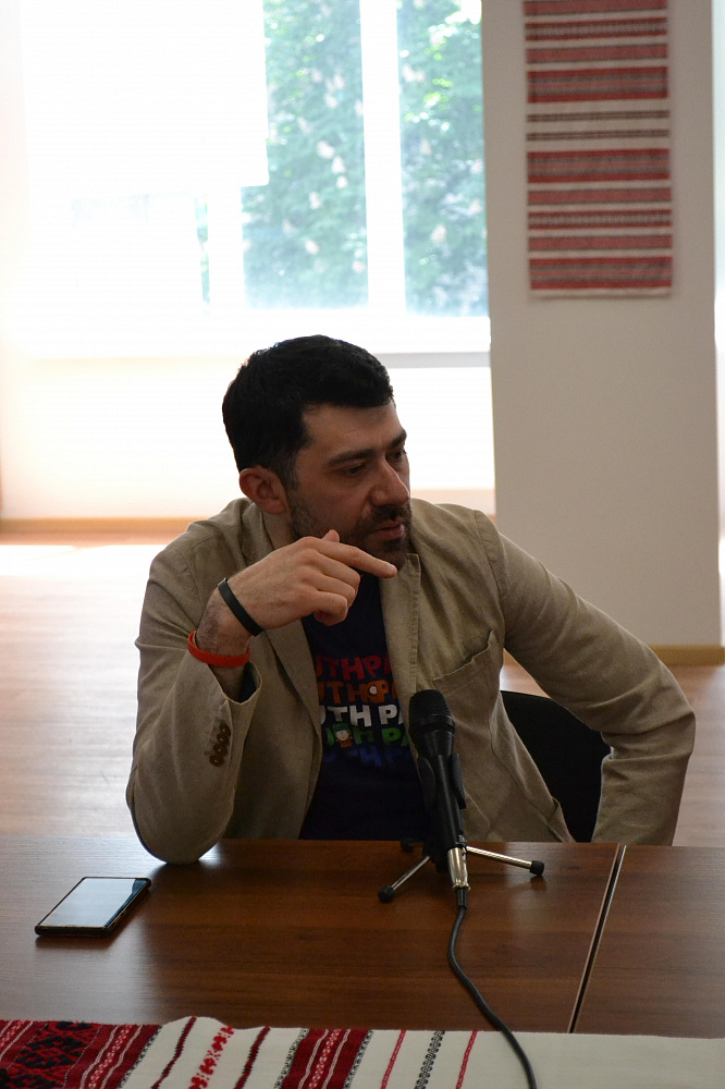 Презентація книги «Лінгвістика на карті світу» Рустама Гаджієва