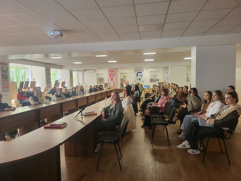 Зустріч із відомим українським кіноперекладачем Олегом Колесніковим