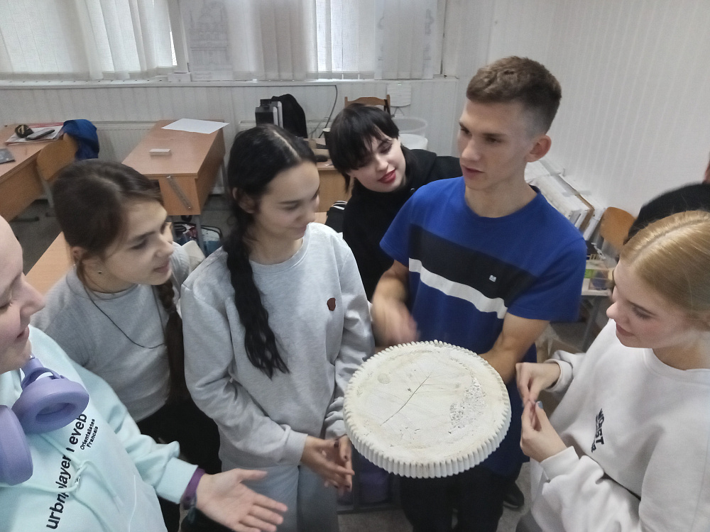 Виготовлення гіпсових полотен на заняттях із композиції