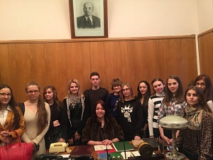 Екскурсійний візит студентів II курсу коледжу КиМУ до будинку уряду України - фото №1