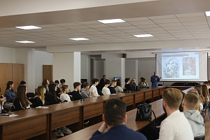 Фестиваль науки 2025 у Фаховому коледжі КиМУ – кубізм і візуальна поезія ХХ століття - фото №4