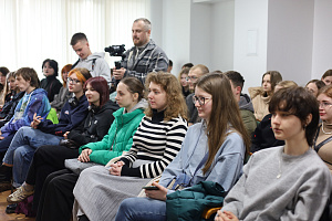 Ведучі ранкового шоу радіо ROKS  «Камтугеза» в КиМУ - фото №9