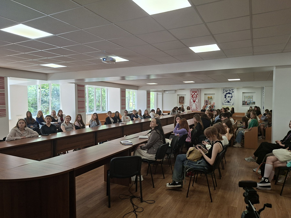 Майстер-клас від письмової перекладачки та редакторки перекладів Аюни Бувальцевої
