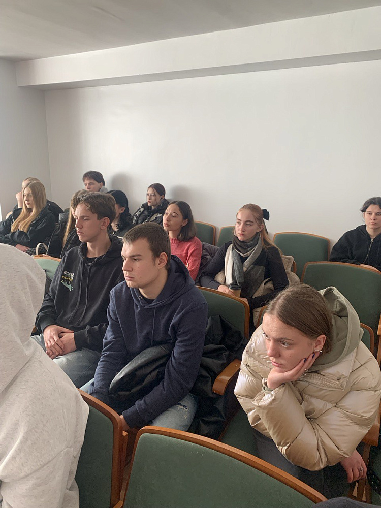 Зустріч студентів із військовим журналістом Валерієм Калнишем
