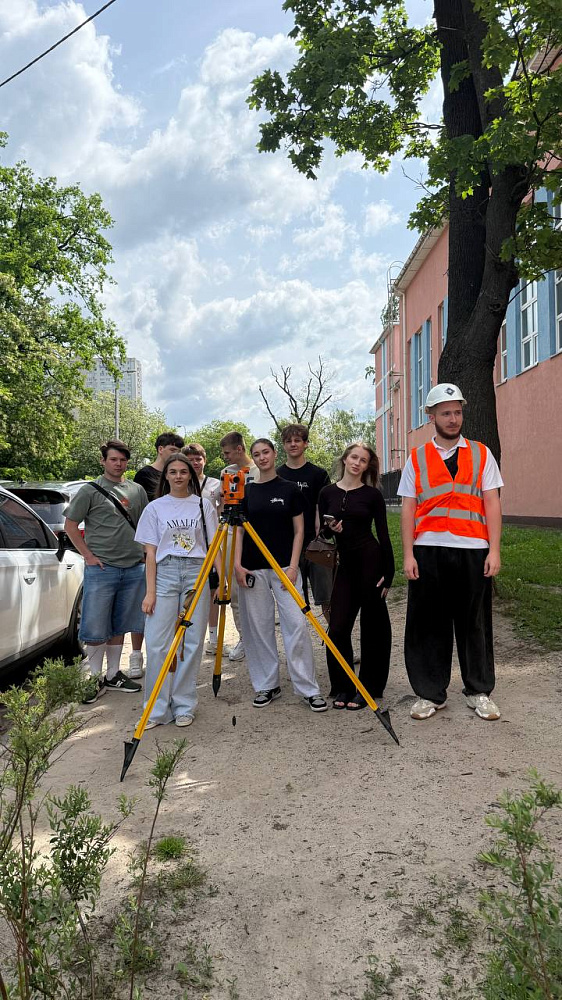 Геодезична практика на факультеті будівництва та архітектури  і Фаховому коледжі КиМУ